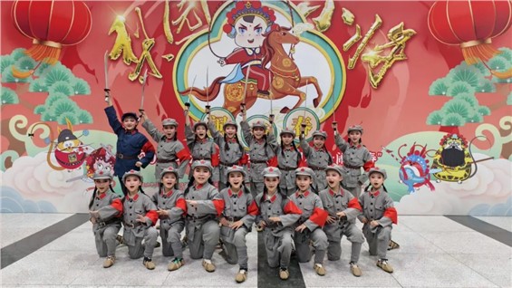 小杜鹃艺术团戏曲专业《接过红旗肩上扛》亮相省少儿戏曲春晚
